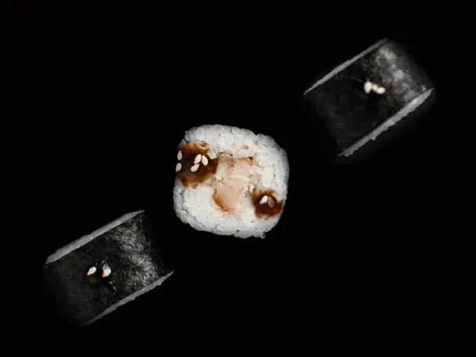 Ролл с угрём